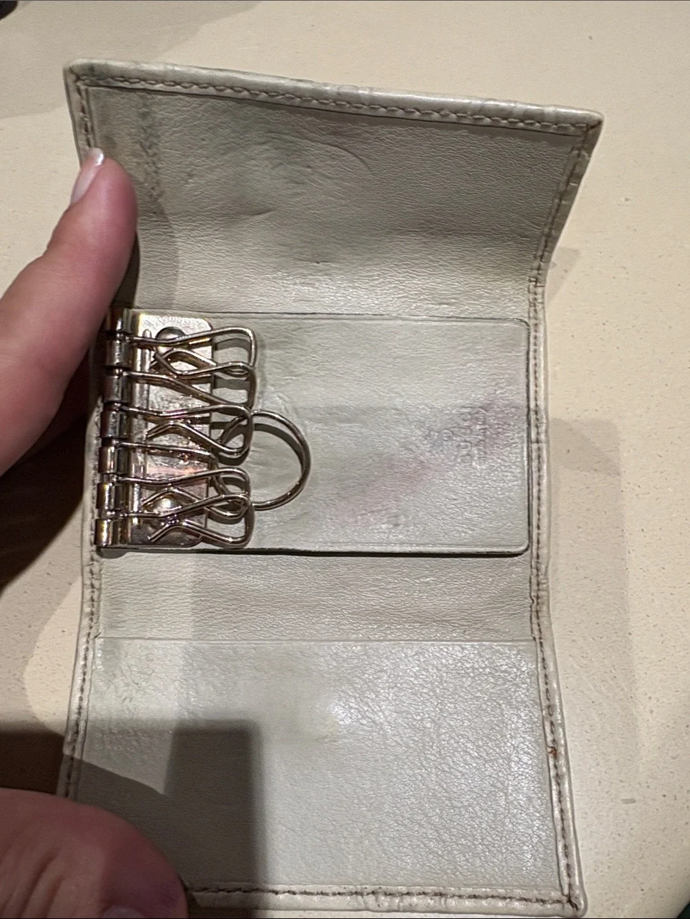 GUCCI Guccissima beige cream leather key holder